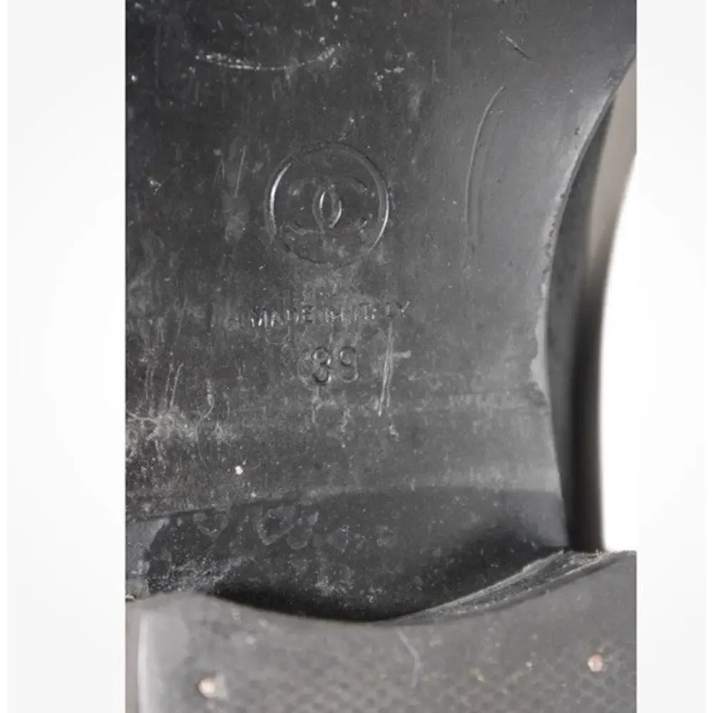 Chanel Womens Leather Embossed 